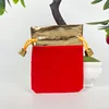 Bordure en or rouge