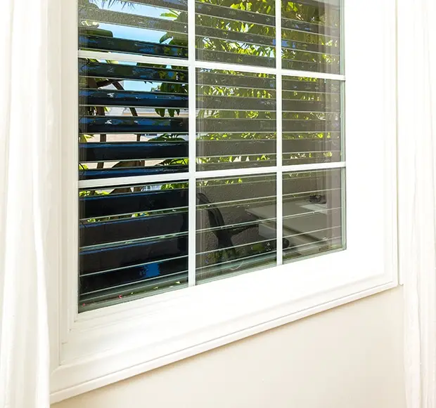 Photovoltaic Solar Panel Smart Solar Window Shutters Energy Generating