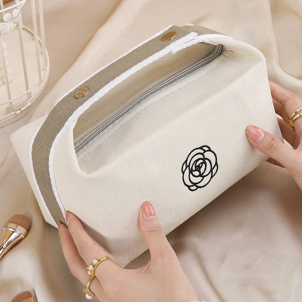 Wholesale Luxury Cosmetic Bag Portable Durable Canvas Handheld Travel Makeup Bag Zipper Lipstick Toiletry Pouch Bag for Women
