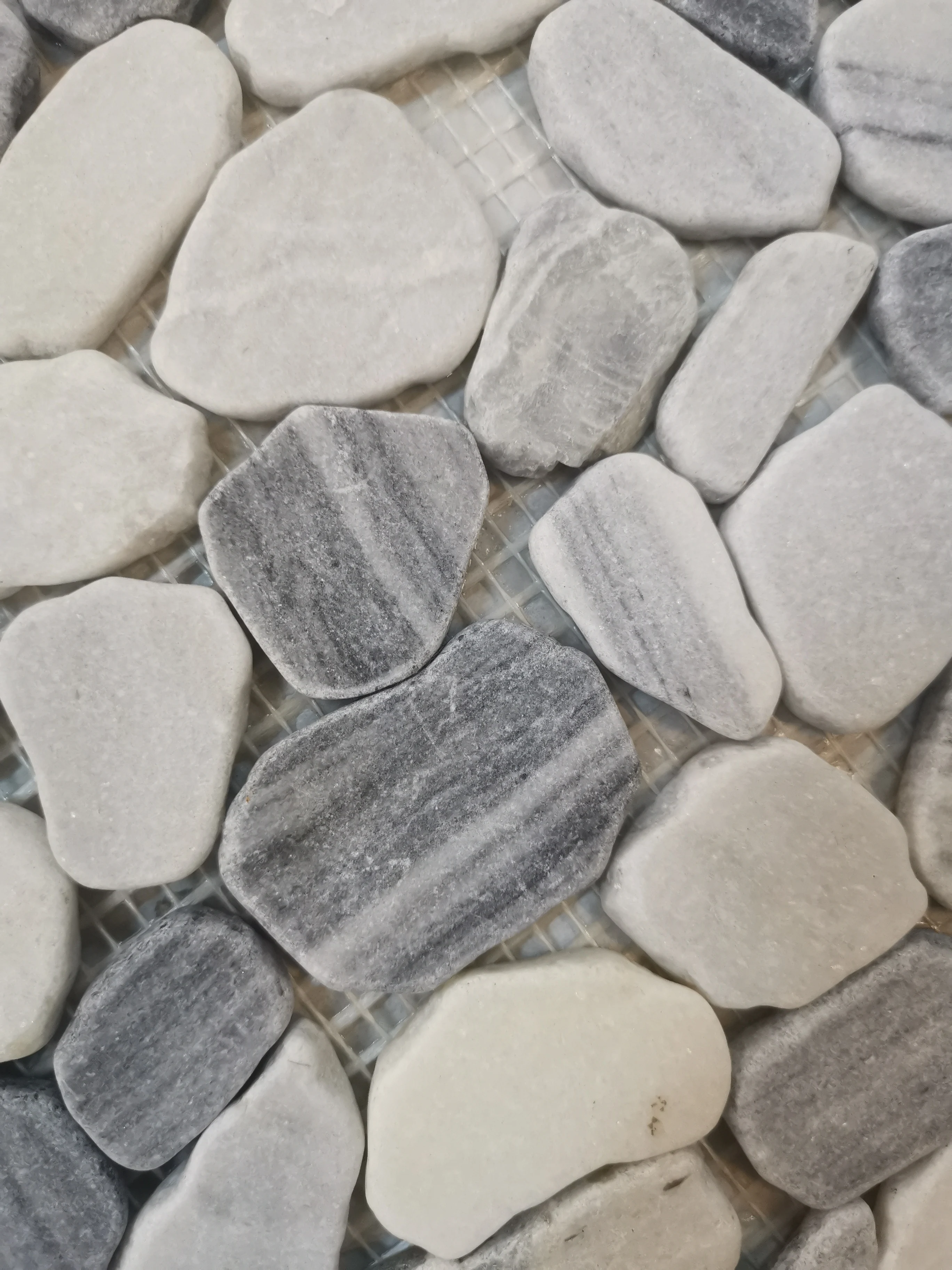 Sliced Pebble Gray And White Free Style Mosaic For Bathroom Indoor