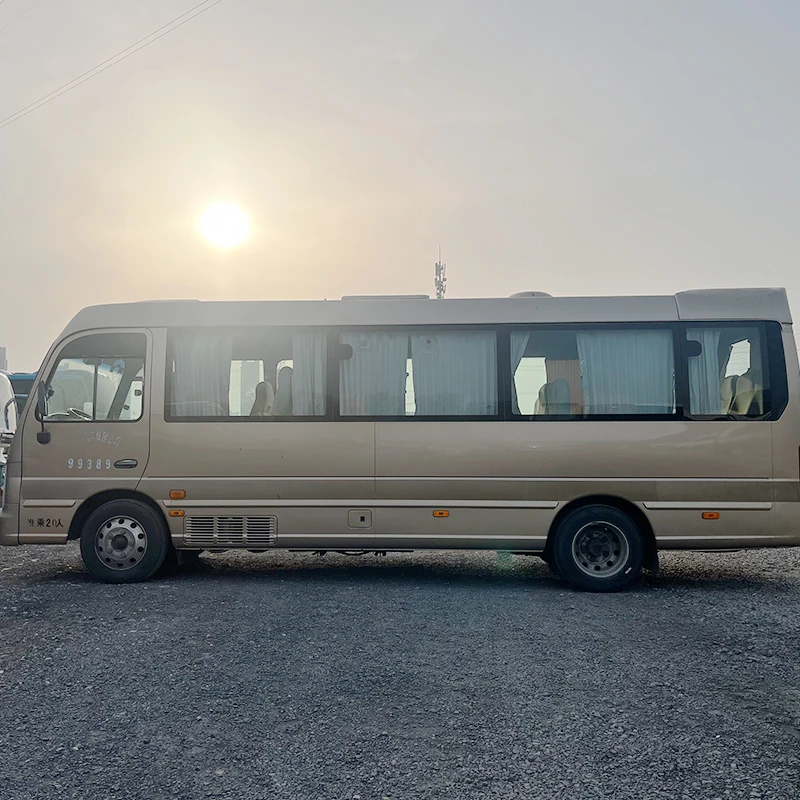 Hyundai Bus Used Minibuses Driving on the Road Luxury Comfortable Seats diesel Cheap Low Price 20 Seats