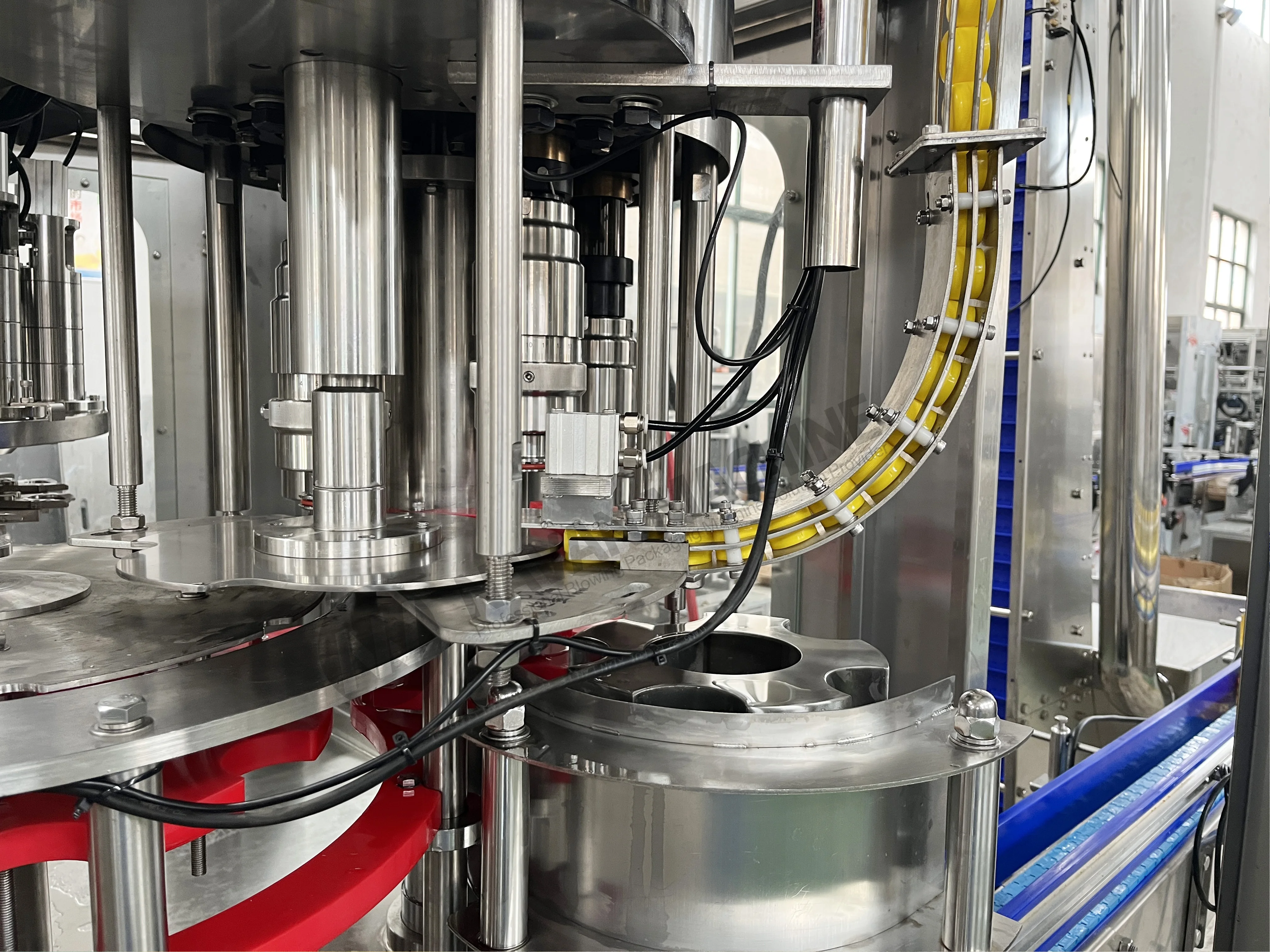 Automatic Oil Bottling Line Palm Vegetable Edible Cooking Oil Filling Machine supplier