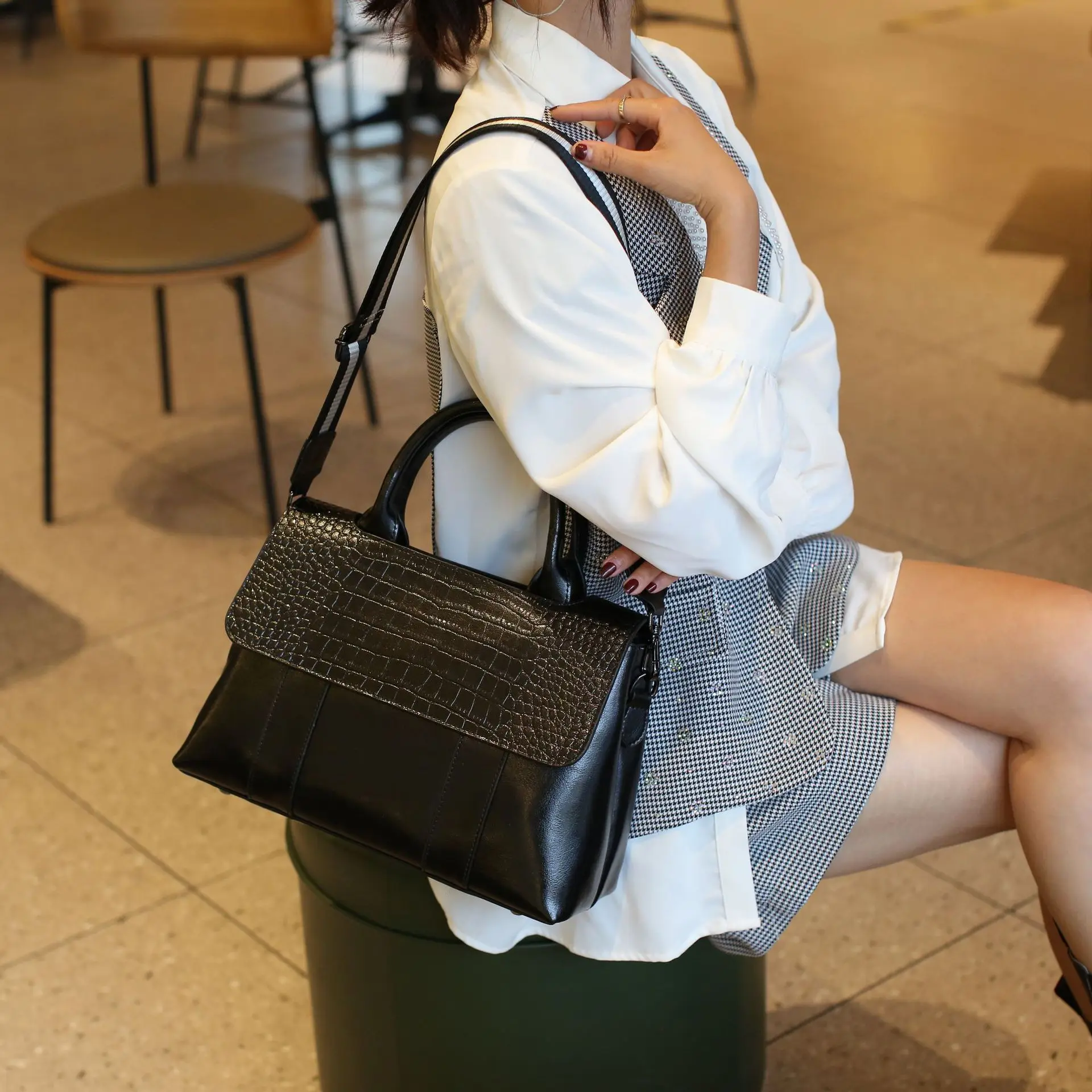 Women's 2025 New Style Crossbody Tote Bag Genuine Leather Large Capacity Flap Closure Crocodile Pattern Polyester High End
