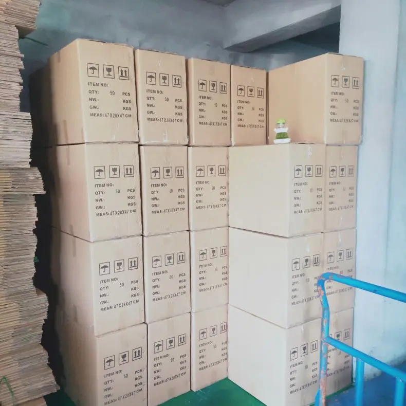 New Design Palm Kitchen Cleaning Brush Dishwashing Soap Dispensing Brush