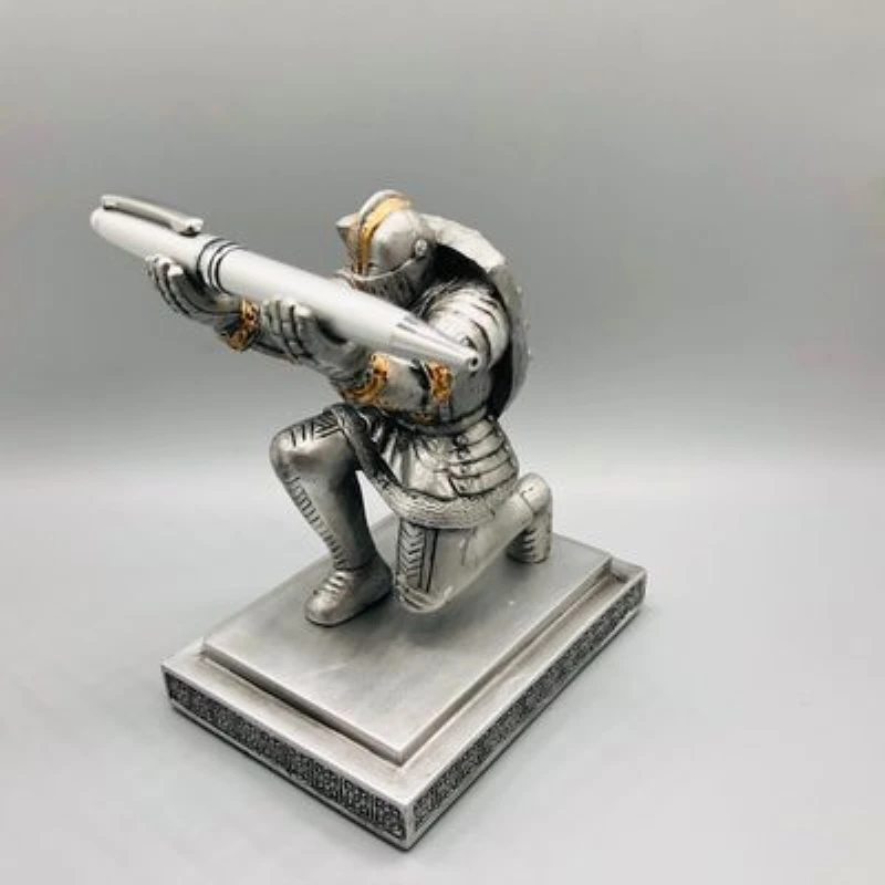 Creative Resin Pen Holder Knight Pen Holder Desk Organizer Pen Holder