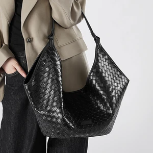 Wholesale Customized Retro Woven Design Leather Shoulder Bags High Quality Large Capacity Handbag Tote Bag for Women's