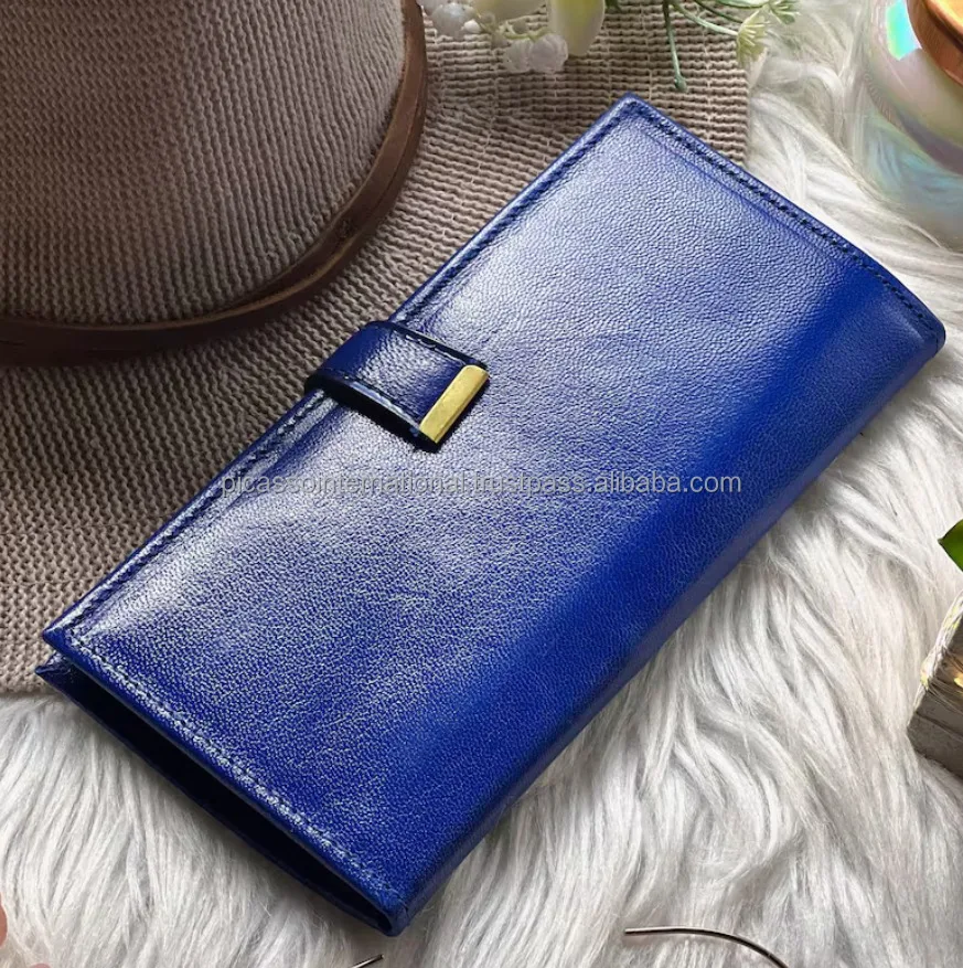 Stylish Look Modern Design Open Closure Type Matching Stitching 100% Genuine Leather Women and Unisex Wallet at Reasonable Price