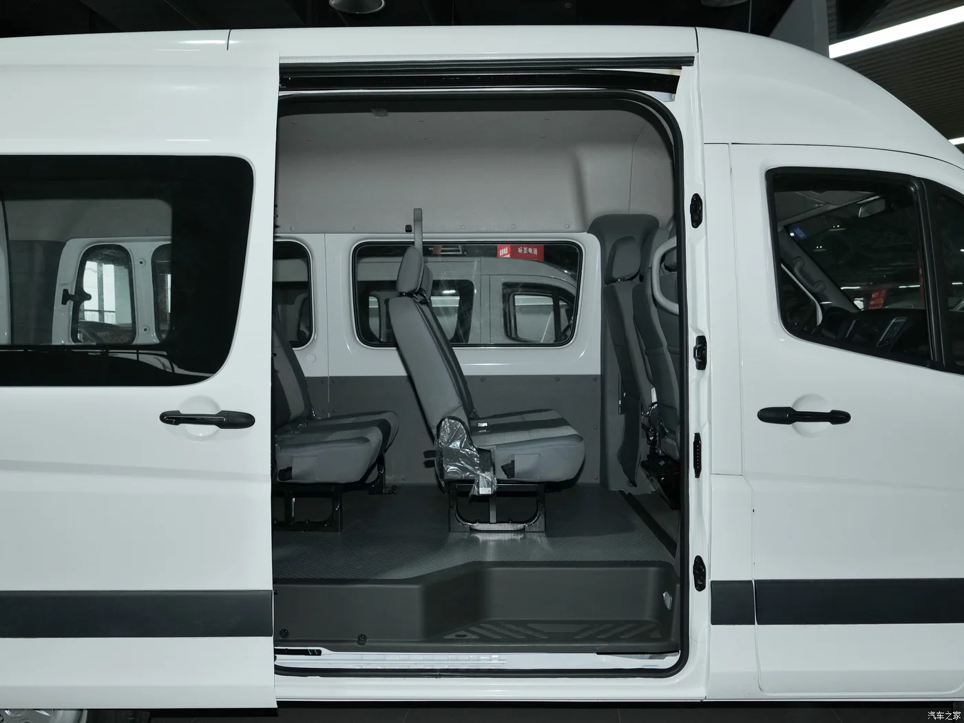 2024 Foton Toano Diesel Minibus  2.0T 5/6/7/9 /14/16/17/18 Seats in Stock Low Price Coach Bus Toyota Mini Bus