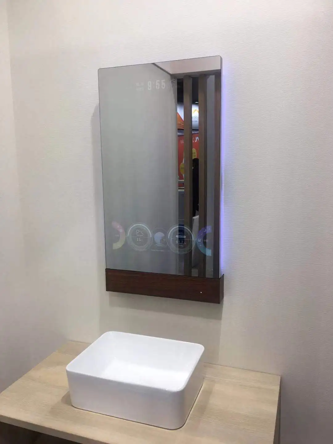 Digital Signage and Displays Magic Mirror Interactive Touch Screen TV 32inch Monitor Totems