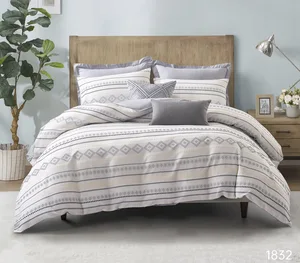 Nantong Hot Sale 8pcs  Microfiber 90gsm Printing Comforter Set Filling 300gsm