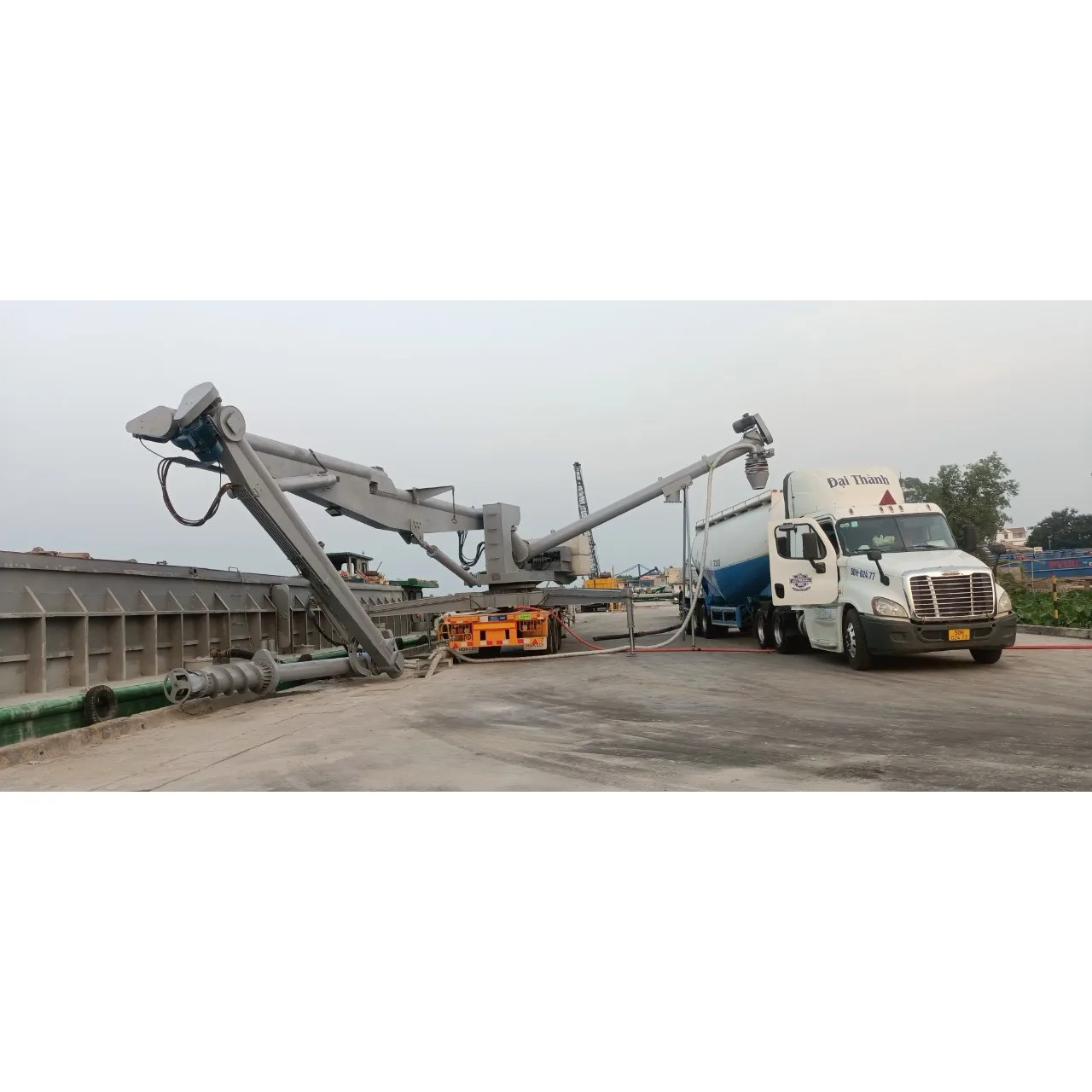 Mobile Ship Unloader for Bulk Grain Materials Truck Loading and ...