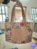 Bolsos con Diseños Personalizados y Colores Similares