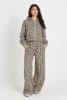Leopardo Blanco Amarillo