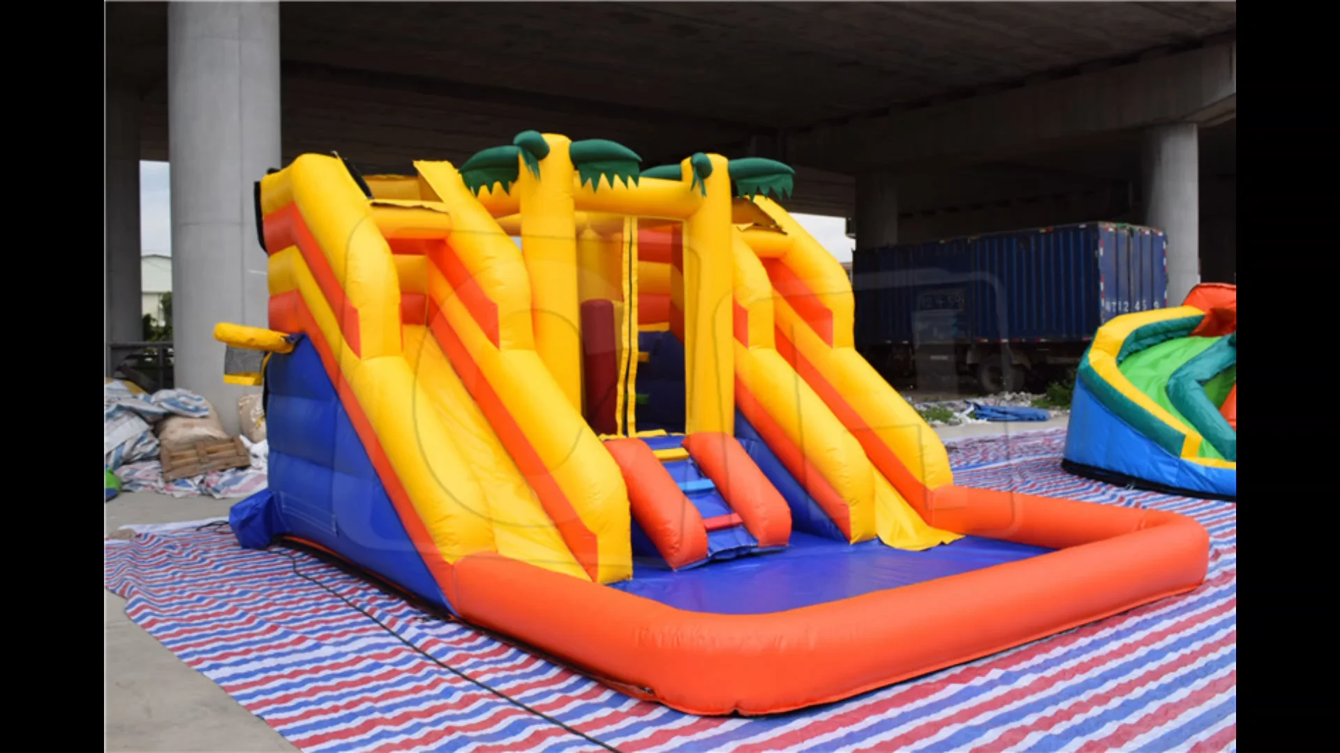 2022 Customized Commercial Factory Price Outdoor Wholesale Inflatable Water Slide With Swimming