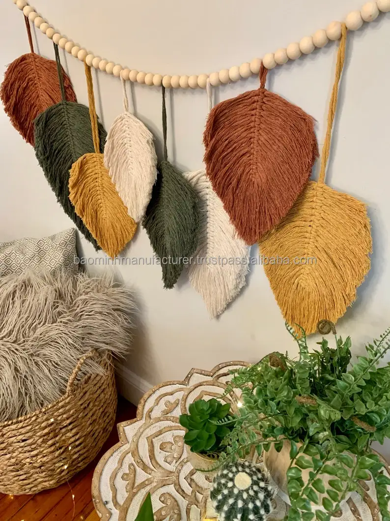 Suspension Plumes Macramé -  France  Macrame wall hanging diy, Macrame  design, Diy home crafts