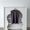 Gris oscuro