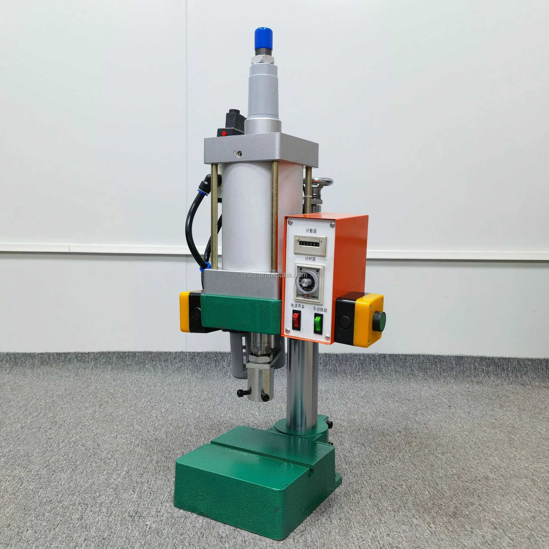 Hydraulic Fizzy Salt Ball Bombs Making Machine by Hongxin