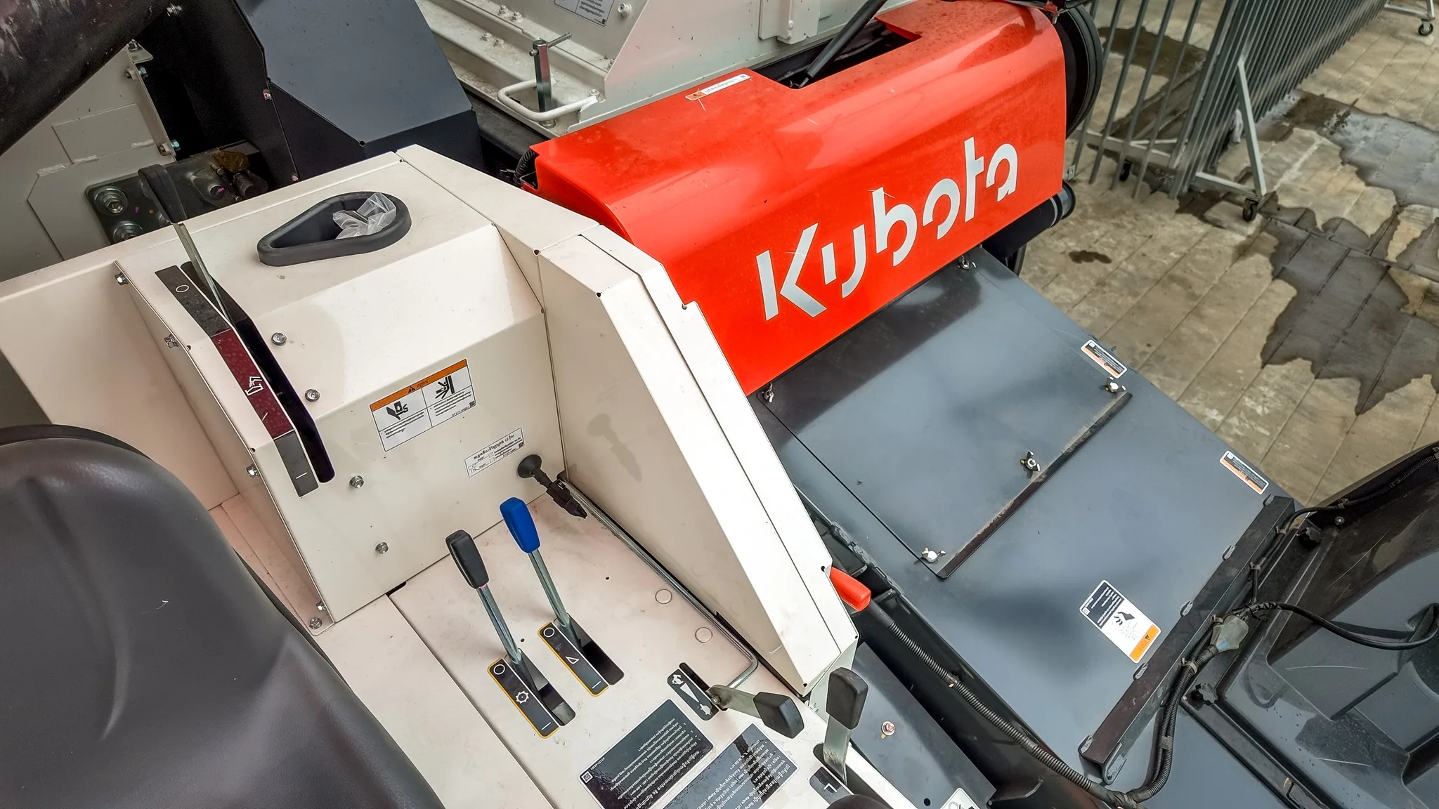 Kubota 稲刈り機 クボタ 2025 タイランド稲刈り機 DC 108 X ベストセラー 108馬力 高