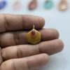 Aventurine jaune avec rubis