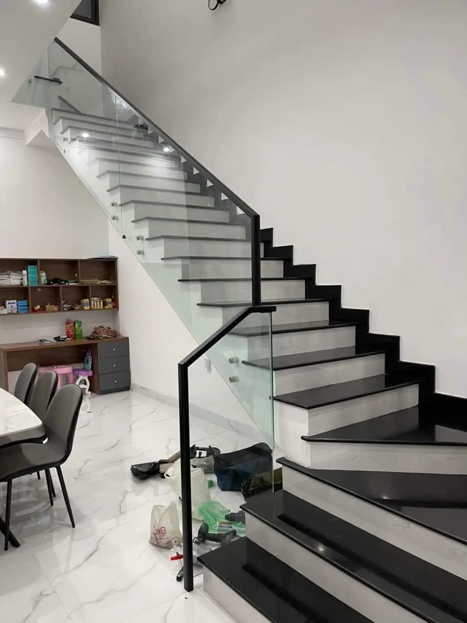 Black Square Handrails for Balustrade Apply to All Balcony Black Aluminum Base Resist Dust % Water Tempered Glass Ensure Safety