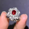 Anillo de diamantes con rubí natural