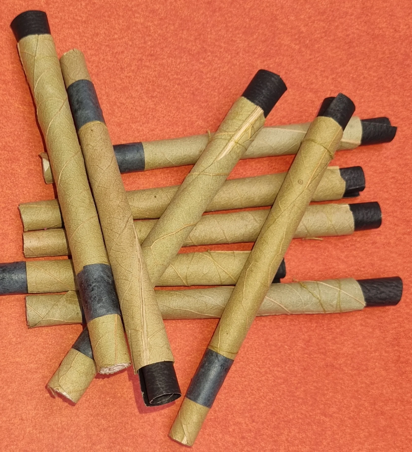 Coromandel Ebony or Tendu Rolled Leaf 110 mm.jpg