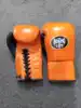 Naranja y negro