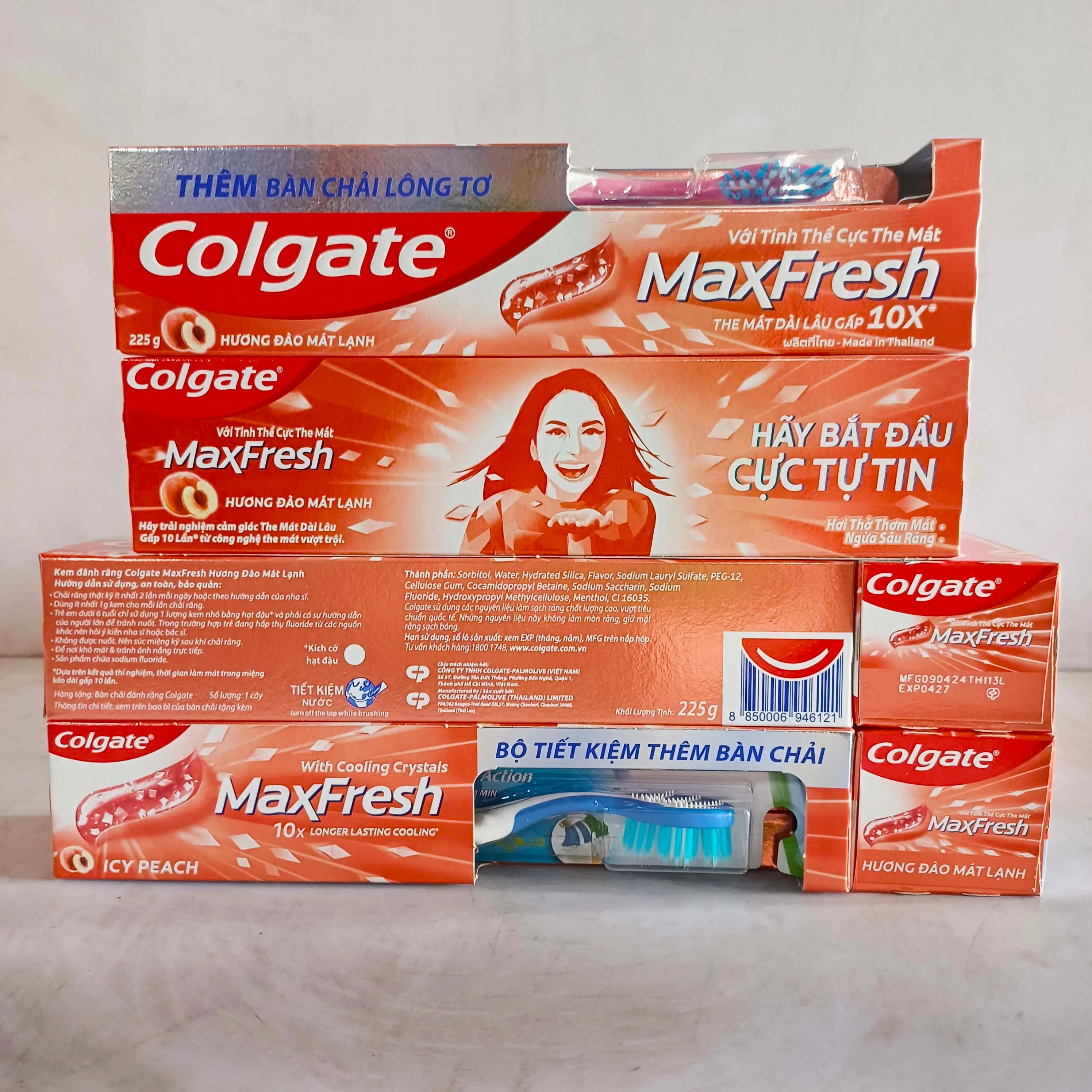 Colgate Toothpaste Maxfresh Peach with Toothbrush 225g X 36 Tubes