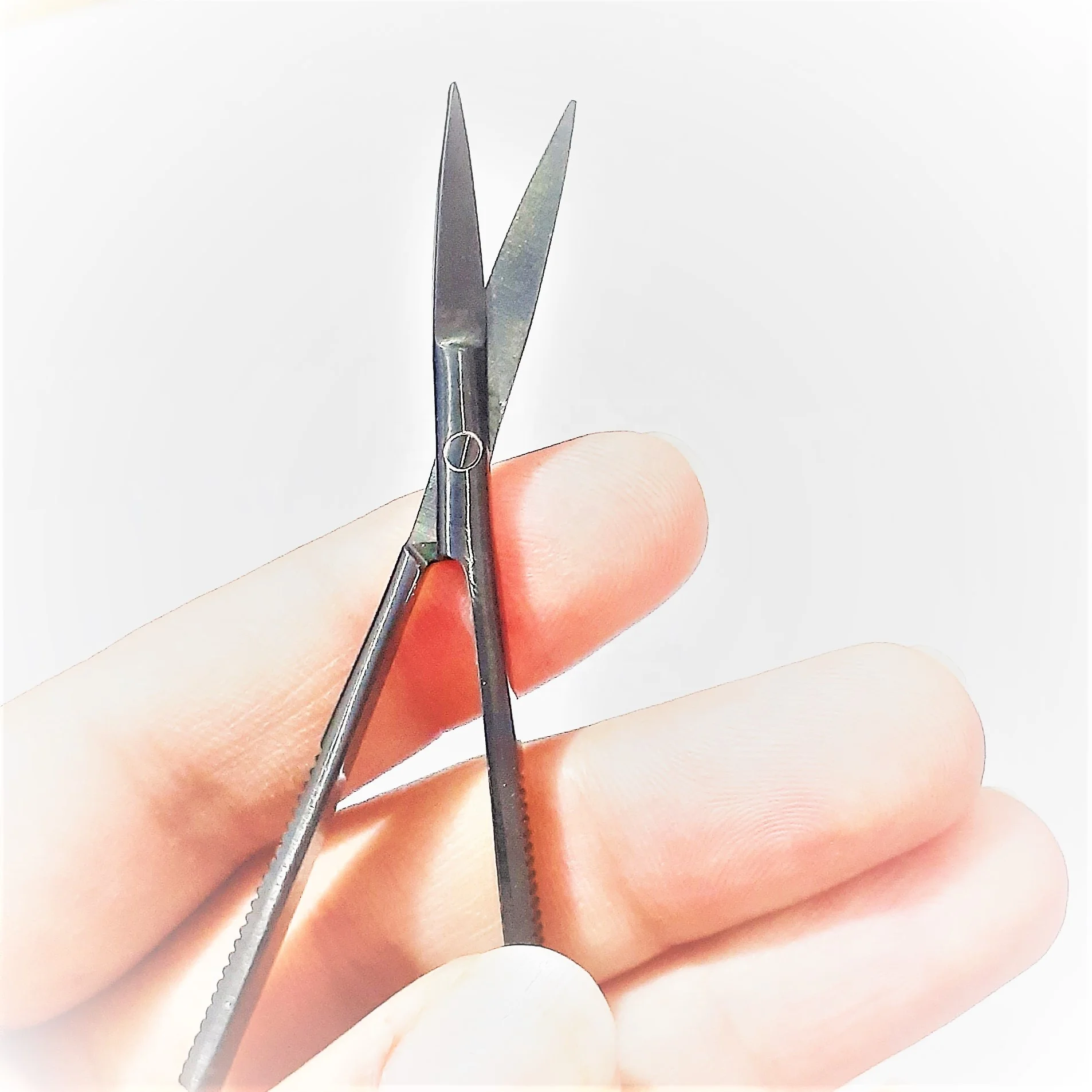 Высококачественные ножницы из нержавеющей стали с острыми наконечниками для бровей