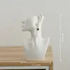 Chica con pendientes (Blanco)
