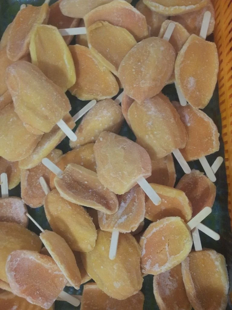 Замороженное манго для закусок замороженные фрукты чипсы из