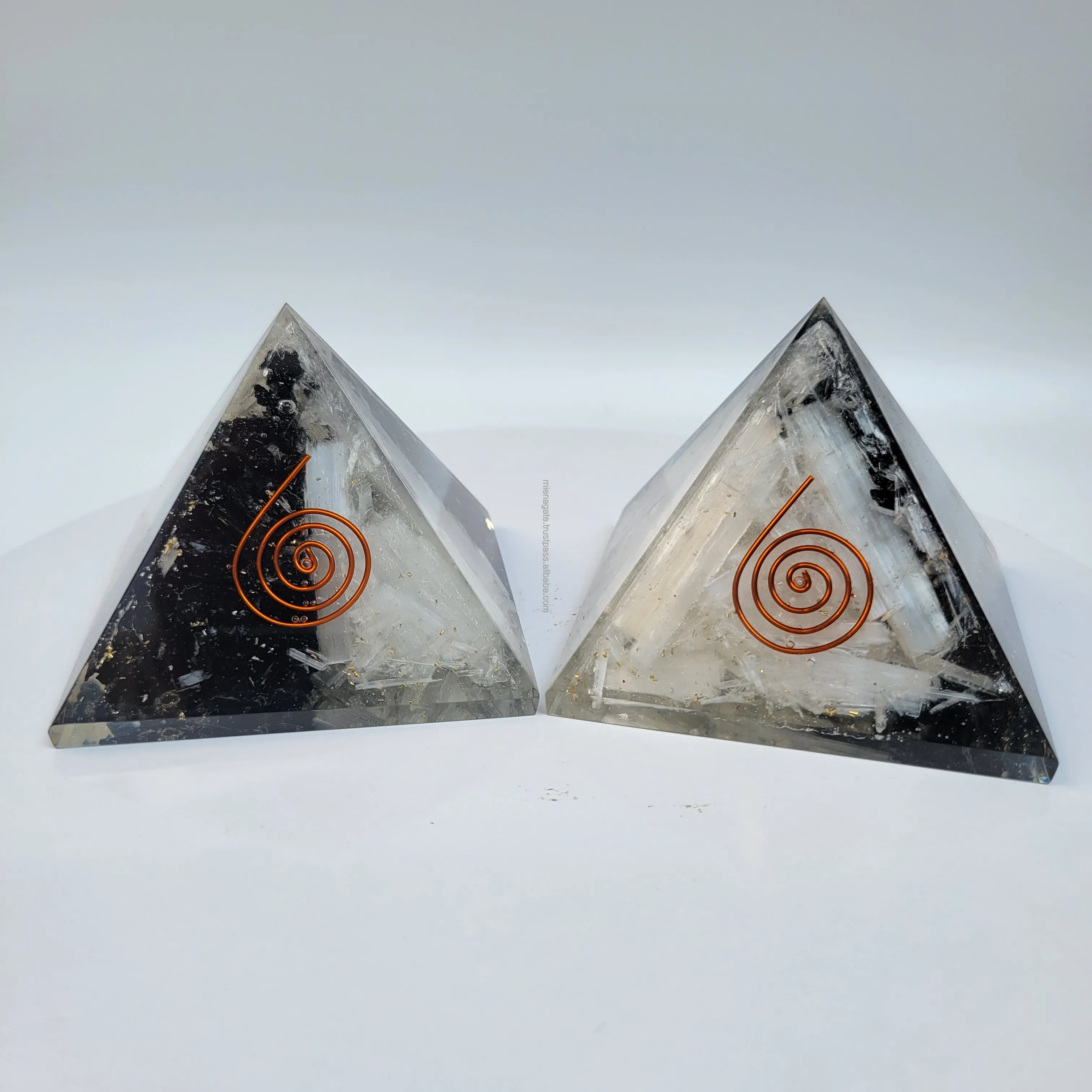 New Arrival Vertical Split Black Tourmaline Selenite Orgone Pyramid Crystal Healing Gemstones Wholesale Orgonite Reiki Pyramid