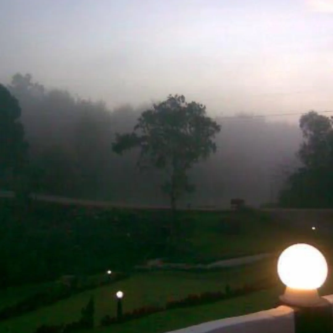 Удивительные туристические службы Таиланда рядом с популярным национальным парком в провинции Кхао