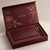 Borgoña con estampado botánico bronce