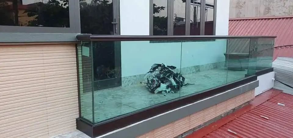 Black Square Handrails for Balustrade Apply to All Balcony Black Aluminum Base Resist Dust % Water Tempered Glass Ensure Safety