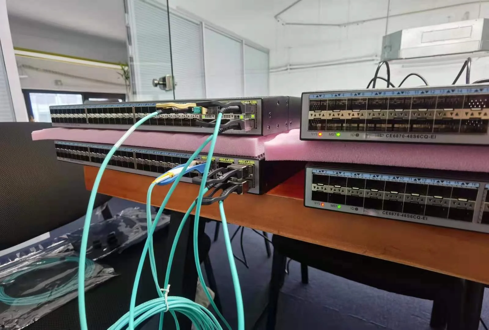 QFX5110-48S-AFI промышленный сетевой коммутатор с портами poe 48 * программированием в производственных условиях + и 4 QSFP28 центр обработки данных