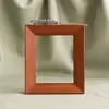 CONFORMÉMENT AUX IMAGES