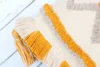 Blanco roto y amarillo