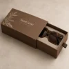 Marrón tabaco con estampado botánico marfil