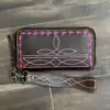 Marrón con puntada rosa