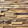 Color natural de la madera en tonos marrón claro a marrón medio