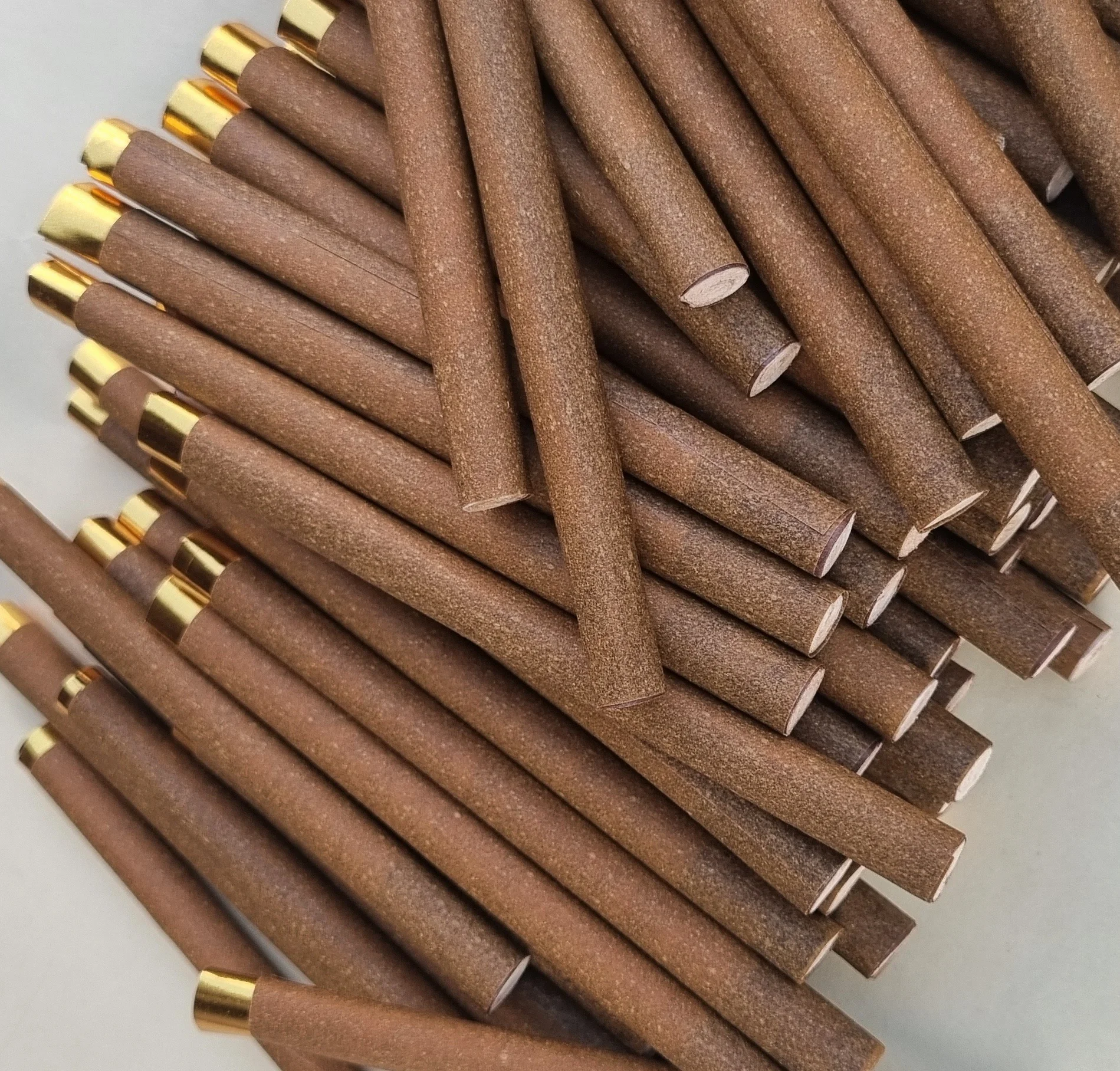 Strawberry Dream Black And Golden Loose Rolling Leaf Cut To Size Leaf