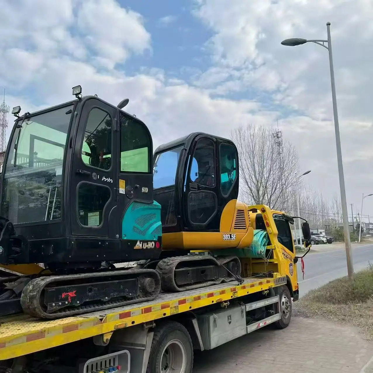 重型二手日立ZX85 8.5T 液压履带式挖掘机，带标准铲斗，高性能二手挖掘