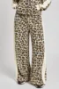 Leopardo Blanco Amarillo