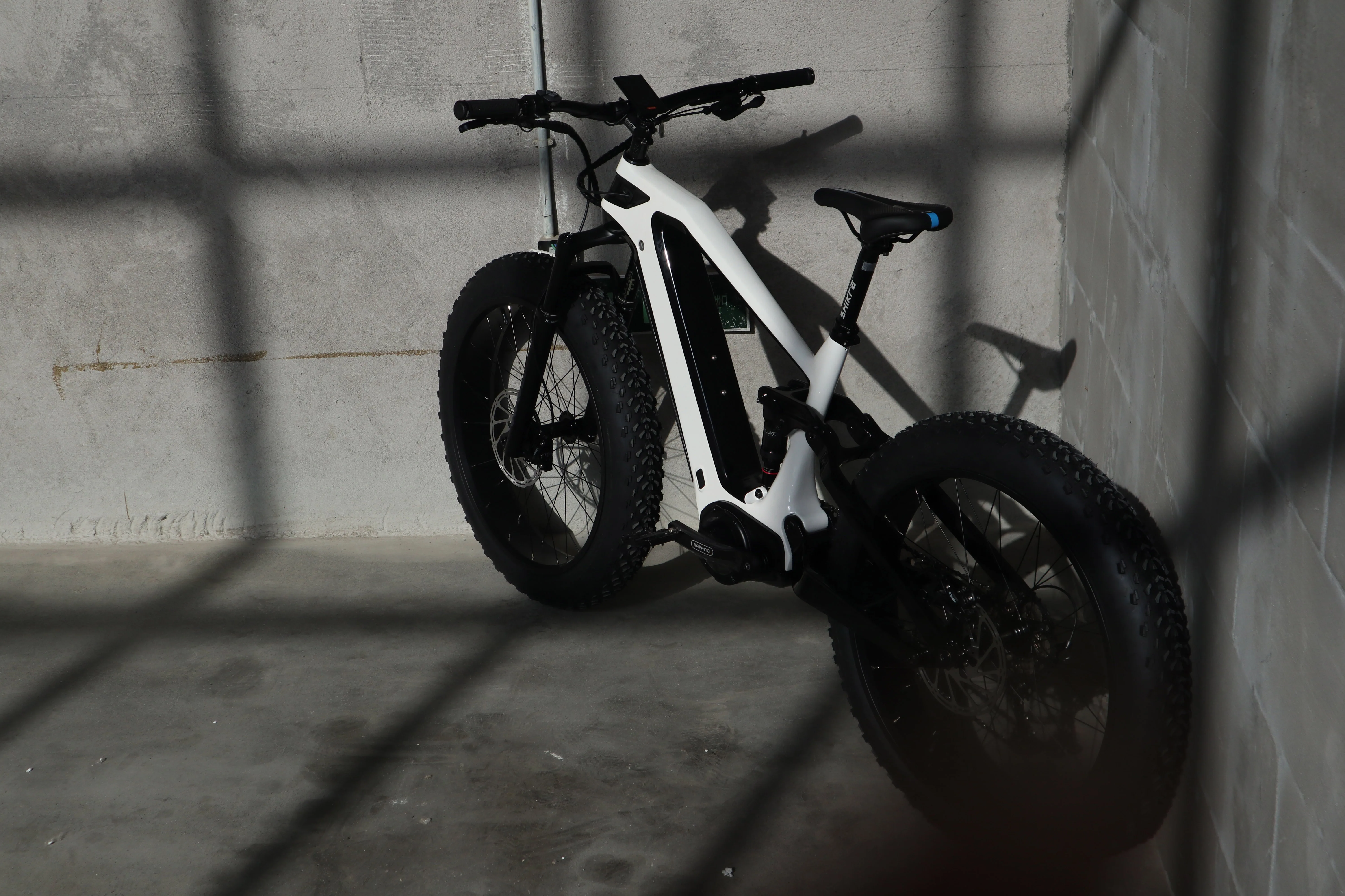BAFANG 1000W カーボンファイバー ブースト電動自転車 26*4インチ