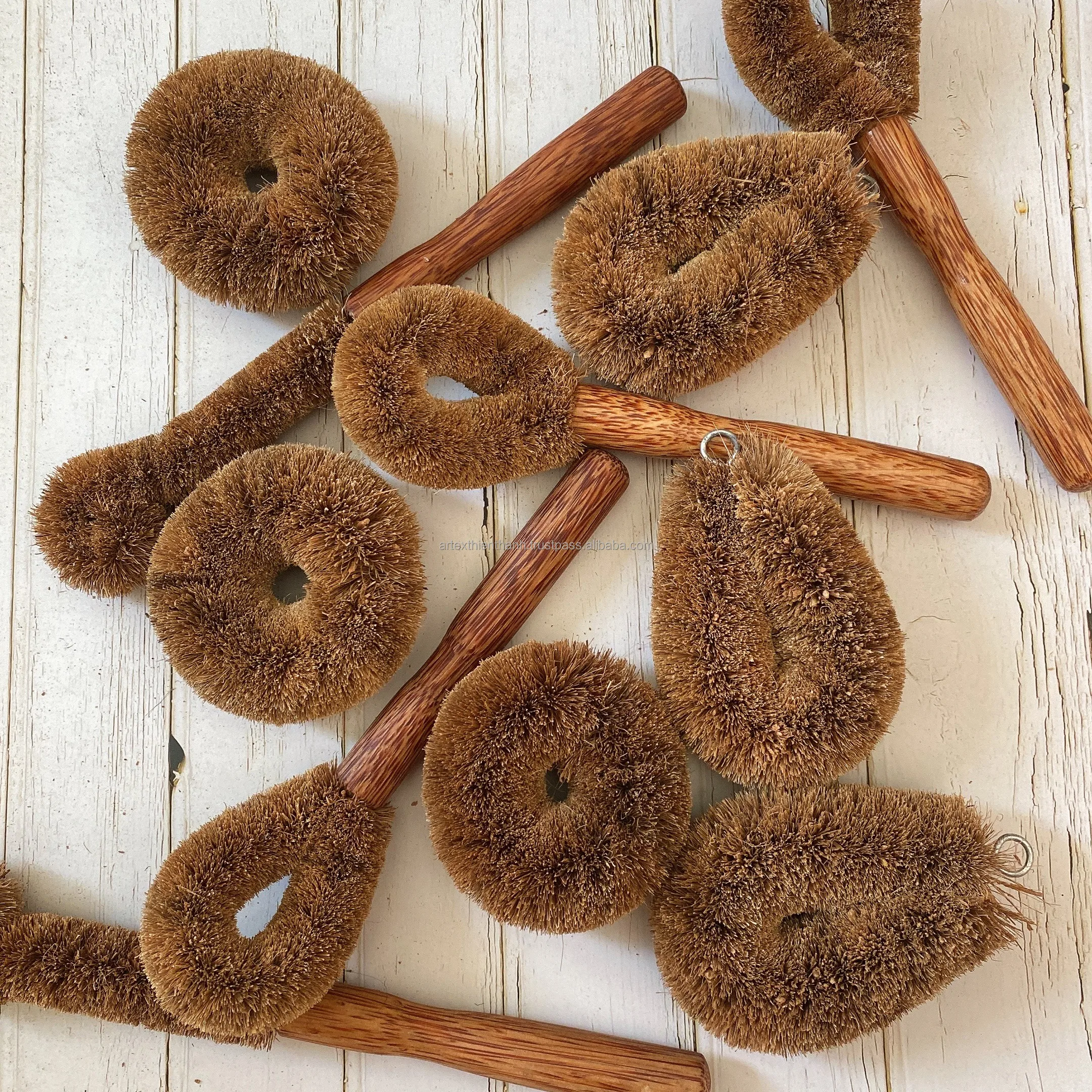 Coconut Fiber Dish Scrub Donut Brush – Neighborly