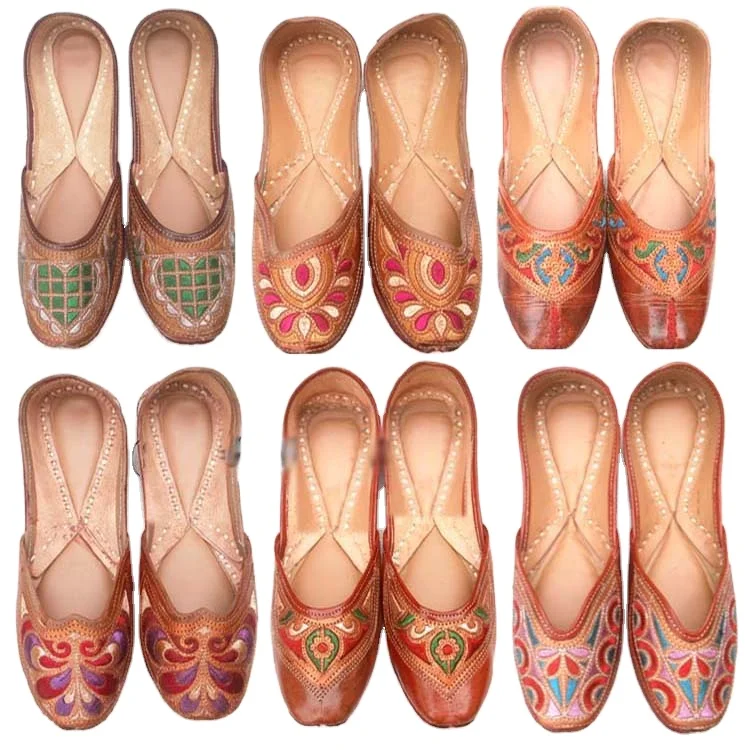 Scarpe da donna tradizionali Mojari Indiana Fatta a mano multicolore Jutti Pointy Scarpe sintetiche Scarpe Calzature donna Scarpe senza lacci Jutti e Mojari 