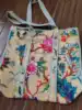 Bolsas con Diseños Personalizados y Colores Similares