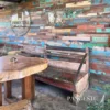 Color natural de la madera en tonos marrón claro a marrón medio