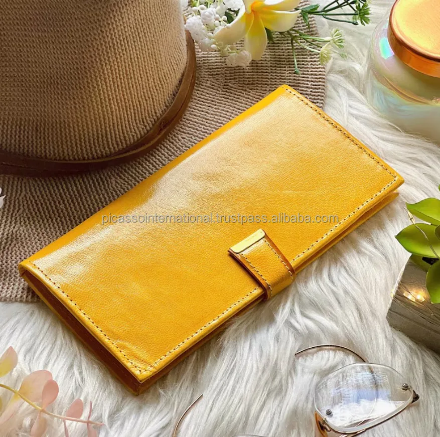 Stylish Look Modern Design Open Closure Type Matching Stitching 100% Genuine Leather Women and Unisex Wallet at Reasonable Price